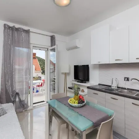 아파트 Stuck In The Moment *