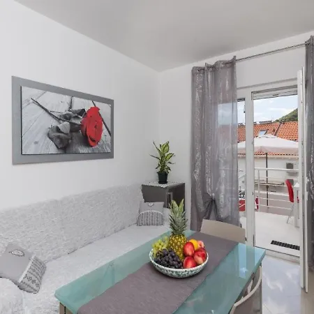 公寓 Stuck In The Moment *