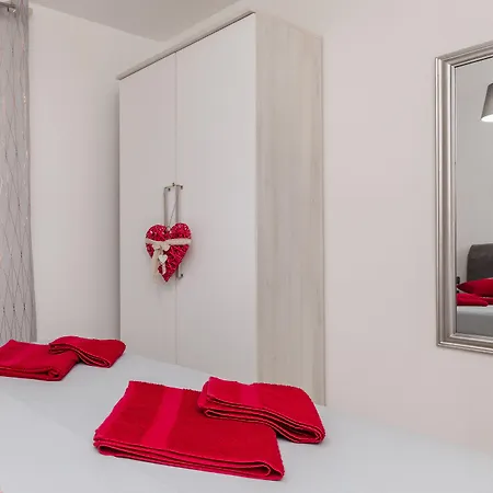 Apartment Stuck In The Moment *