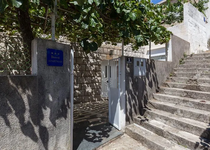 Apartment Stuck In The Moment *