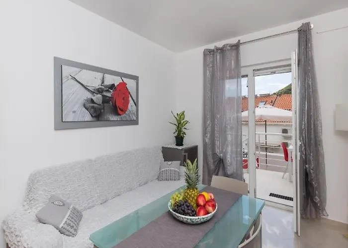 Apartment Stuck In The Moment *