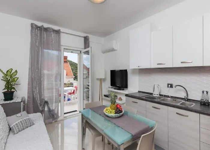 Apartment Stuck In The Moment *